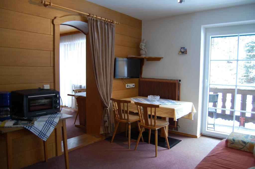 Haus Waldrast Appartement Elbigenalp Kamer foto