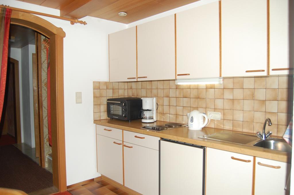 Haus Waldrast Appartement Elbigenalp Kamer foto