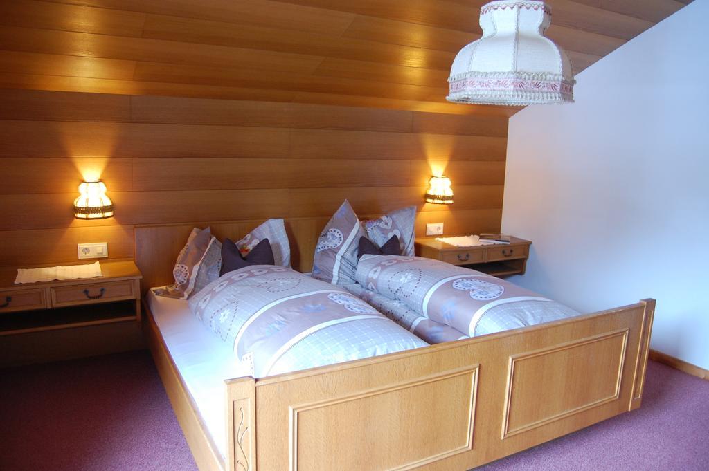Haus Waldrast Appartement Elbigenalp Kamer foto