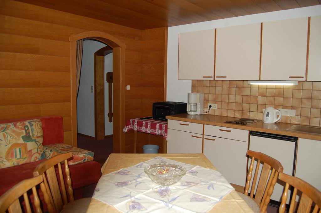 Haus Waldrast Appartement Elbigenalp Kamer foto