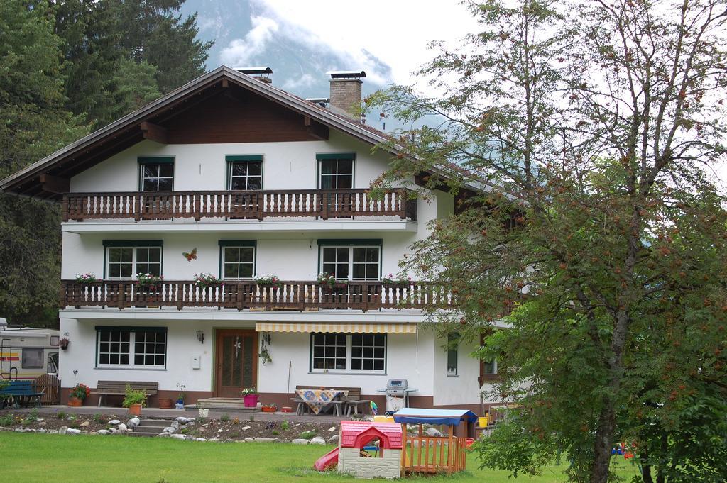 Haus Waldrast Appartement Elbigenalp Kamer foto